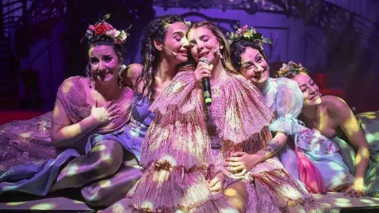 'Gurur ve Önyargı* (*gibi Bir Şey)' oyunu 24 Ekim'de sahnelenecek