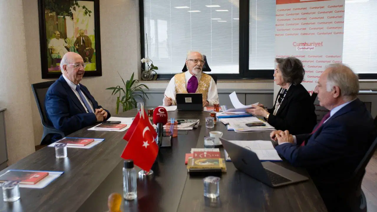 Yuvarlak Masa: Cumhuriyetimizi yeniden ayağa kaldırmalıyız