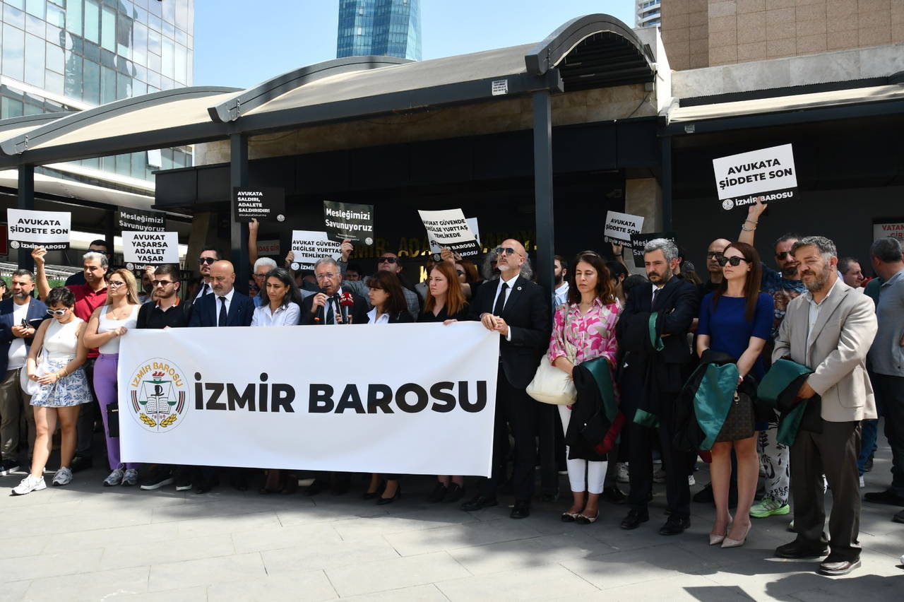 İzmir Barosu’ndan grev açıklaması: Tarafları diyaloğa davet ediyoruz