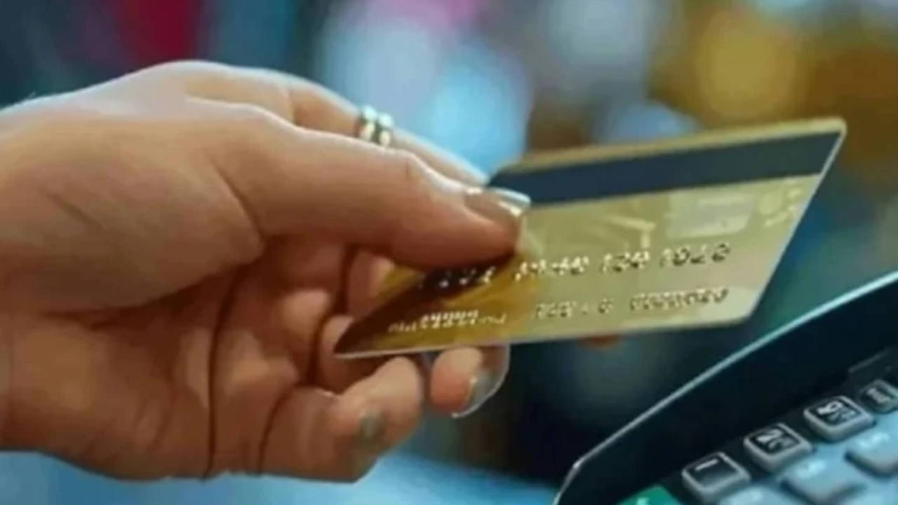 CHP’li Aşkın Genç: 'BDDK'nın kredi kartı borçlarını yapılandırma kararına rağmen vatandaşlar bankalarda sorun yaşıyor'