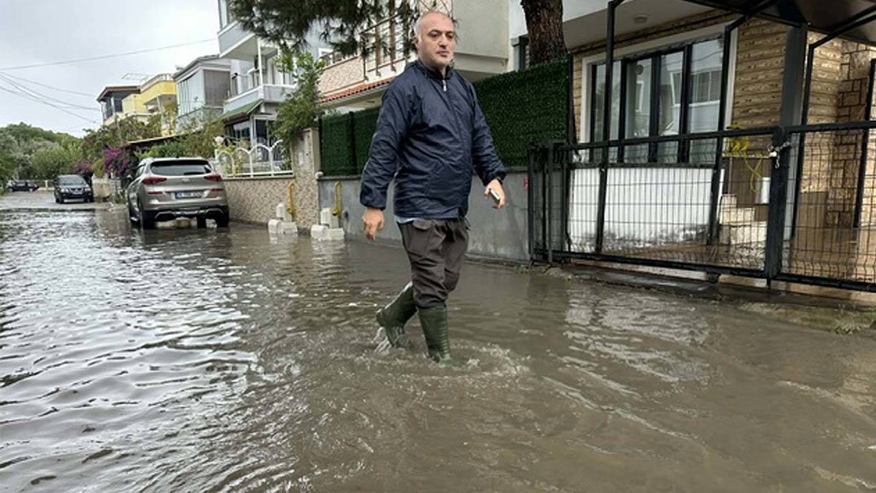 Balıkesir'de sağanak etkili oldu: Cadde ve sokaklar göle döndü