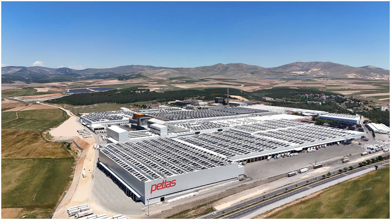 Türkiye'nin ilk yerli terminal çekici lastiği Petlas'tan...