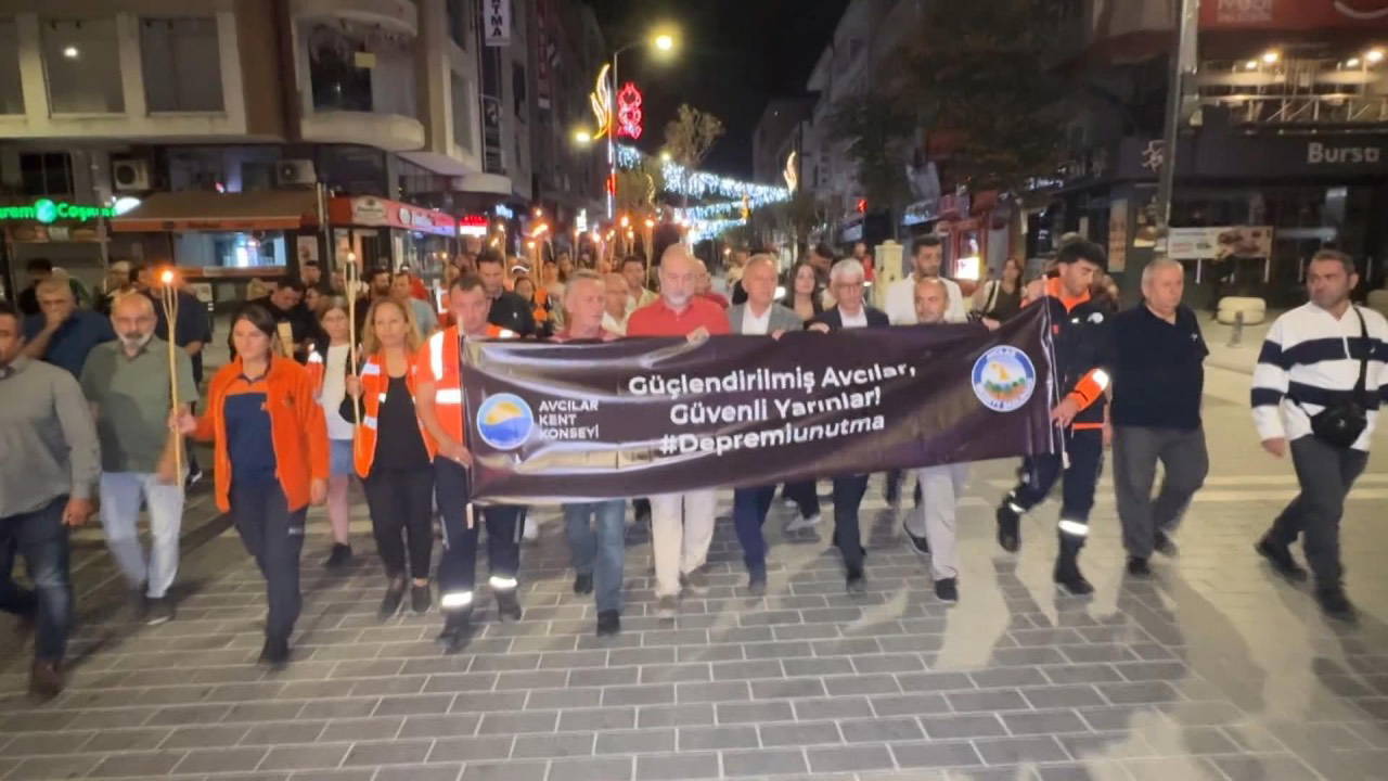 Avcılar’da 17 Ağustos Depremi’nde yaşamını yitirenler anıldı