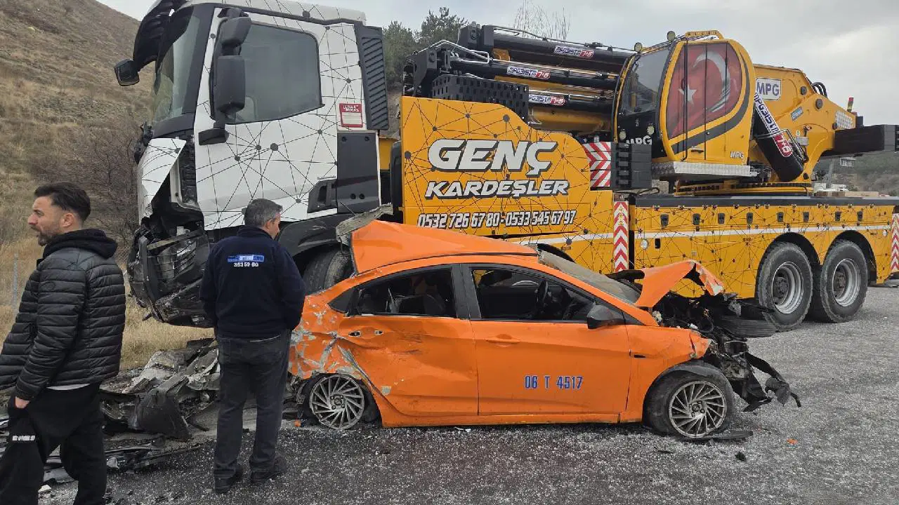 Ankara'da 6 araç birbirine girdi... Yaralılar var!