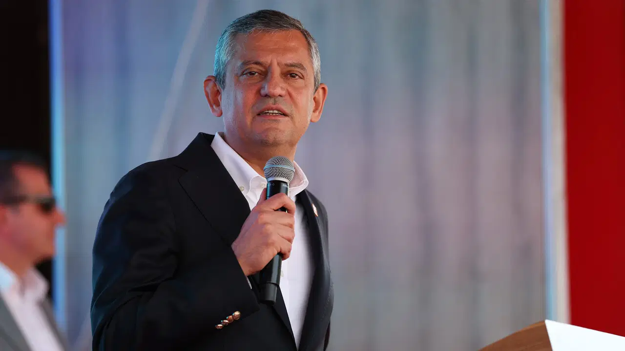 Özgür Özel'den, Erdoğan'a çok sert 'Meclis protestosu' yanıtı: 'Meclis'e gitmedik, kimyası bozuldu, terörist dediklerine çay ısmarladı!'