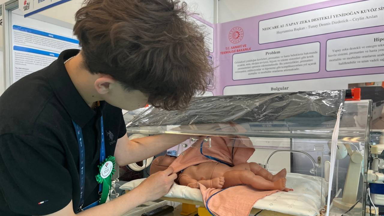 Öğrencilerden yenidoğan ölümlerini azaltmaya yönelik yapay zeka destekli kuvöz