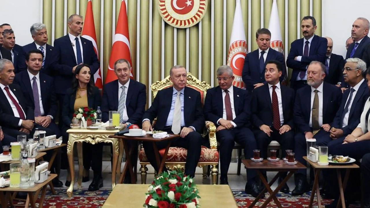 'Tarihe düşülen notlar da unutuldu...'