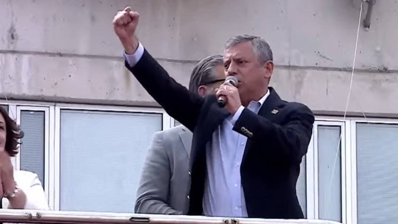 Özgür Özel Lüleburgaz'dan seslendi: 'Kayyım gidecek biz geleceğiz' değil, 'Tayyip gidecek biz geleceğiz' meselesi...