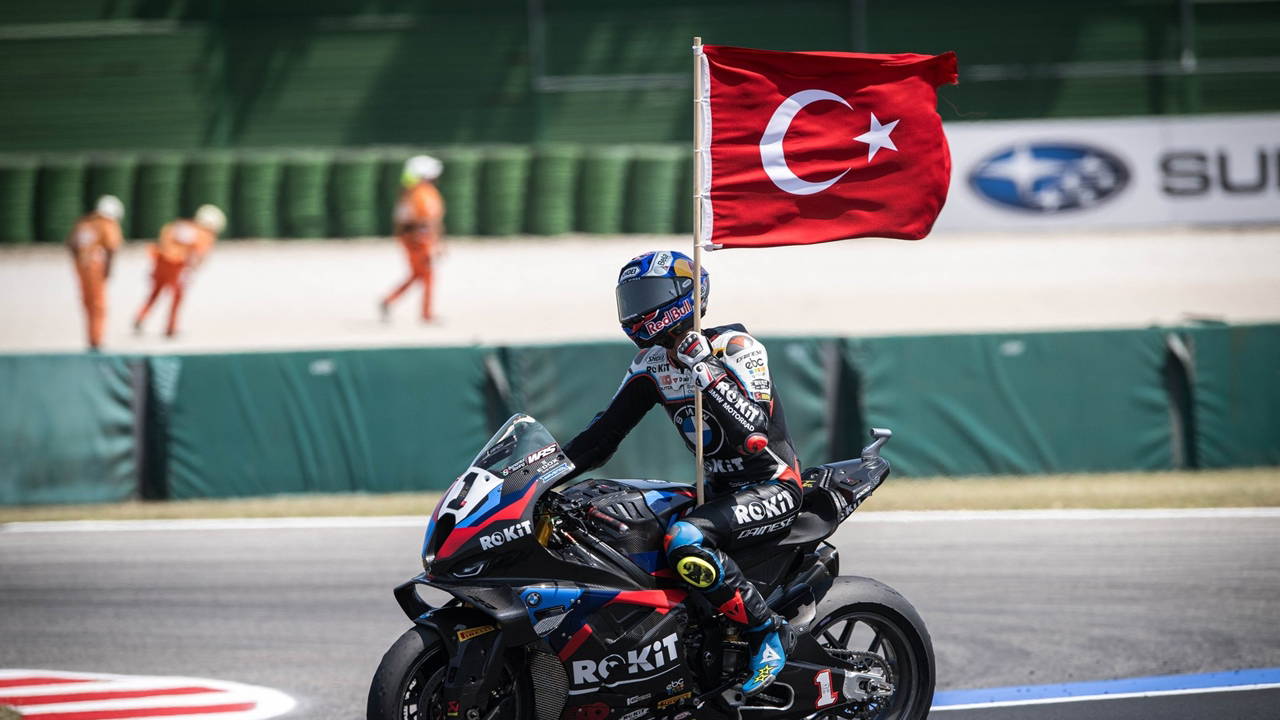 Kariyerindeki 3. zafer... Superbike'ta şampiyon Toprak Razgatlıoğlu! 