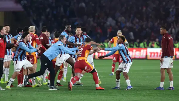 Trabzonspor - Galatasaray maçı sonrası gerginlik: Kırmızı kart çıktı! 