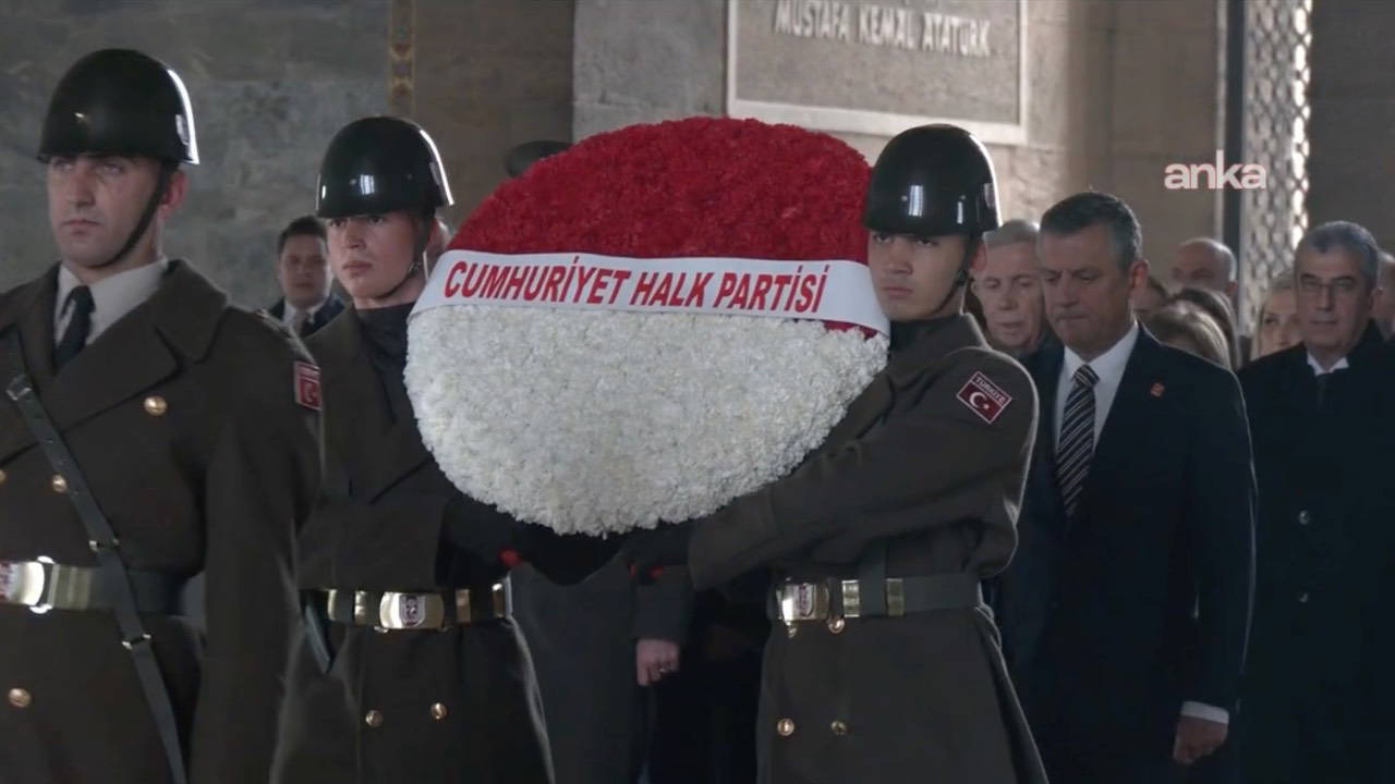 Özgür Özel, yeni PM ile Anıtkabir’i ziyaret etti: 'Birlik ve beraberlik içinde geleceğe yürüyoruz'