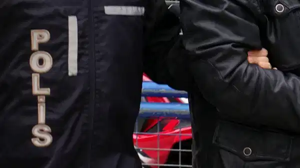 Otel sahibinden rüşvet aldığı iddia edilen zabıta tutuklandı