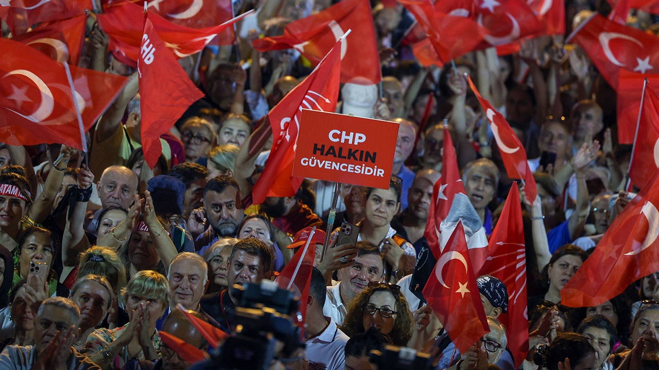 Seçmeni duymak gerek