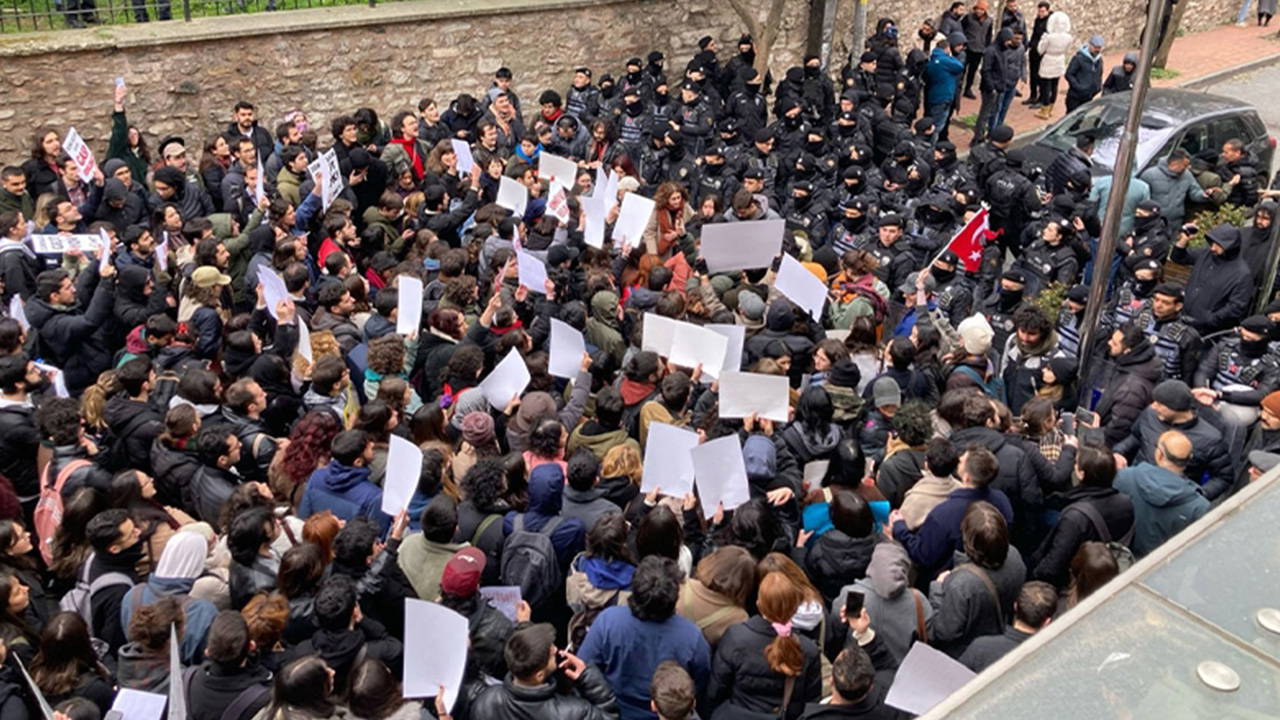 Üniversite öğrencisi 19 Mart protestolarına katılması nedeniyle yurttan atıldı