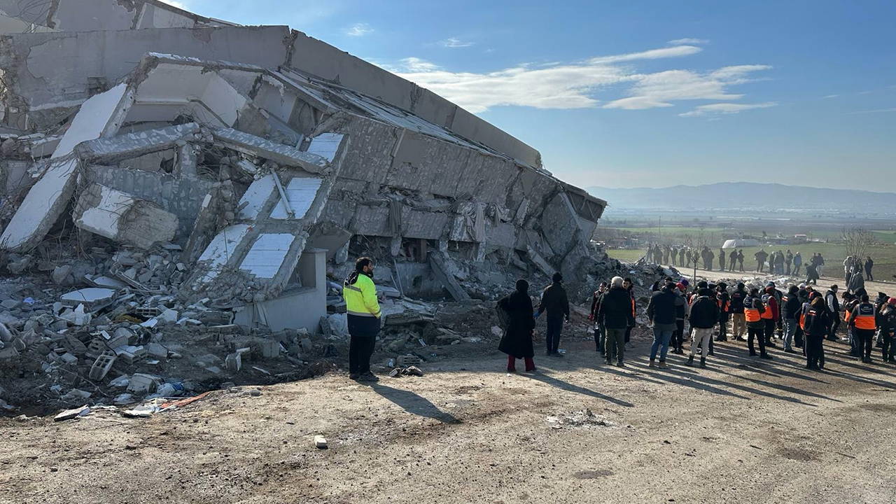 42 kişiye mezar olmuştu... Bad-ı Saba Konutları'nda yeni bilirkişi raporu: 15 katlık imar kararına onay verenler de asli kusurlu!