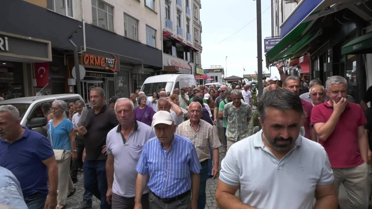 Rize Fındıklı'da Belediye Başkanı Çervatoğlu'na saldırı protesto edildi