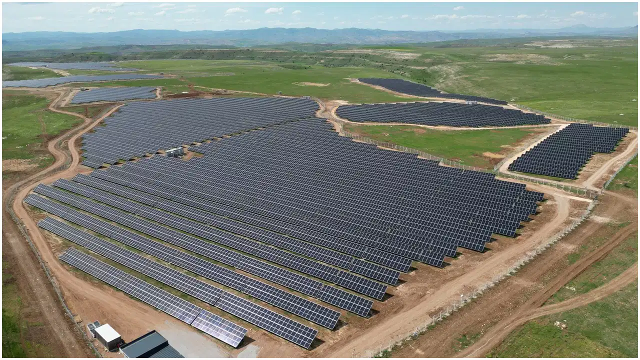 TürkTraktör fabrikasında tüm elektrik ihtiyacı güneş enerjisiyle karşılanıyor!