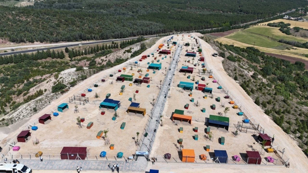 Eskişehir Büyükşehir Belediyesi sokak hayvanları için yapılan doğal yaşam alanının kapılarını açtı