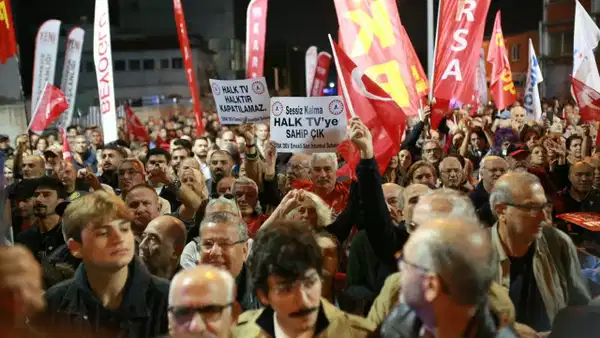 Kayyımın ardından Halk TV'nin önünde tarihi miting!