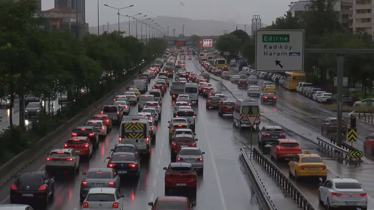 Tekirdağ-İstanbul yolunda dönüş yoğunluğu başladı