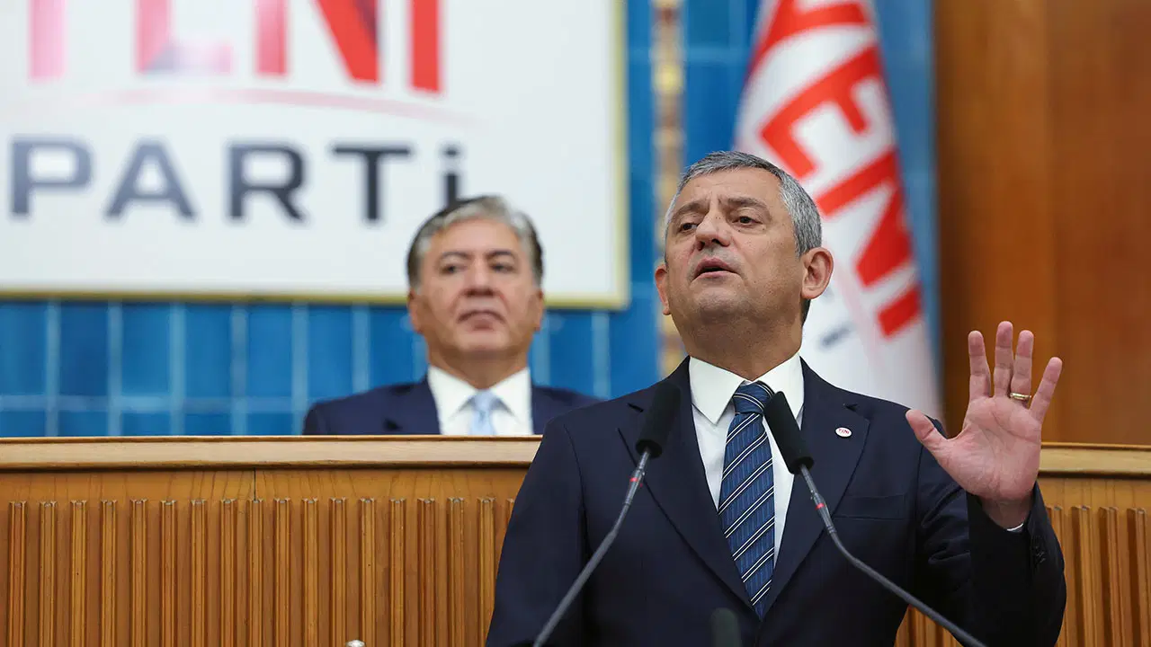 Son Dakika... Özgür Özel, YENİ Parti grup toplantısında konuşuyor