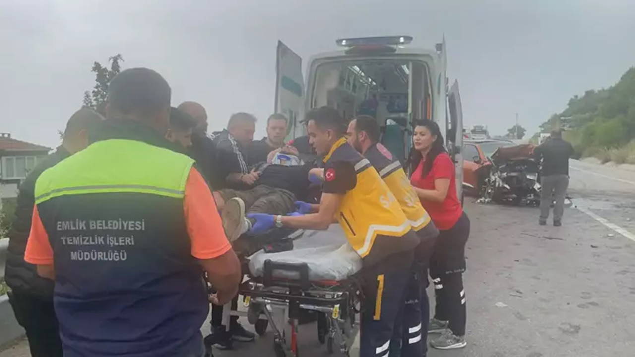 İşçi servis minibüsü ile otomobil çarpıştı: 2’si ağır, 12 yaralı
