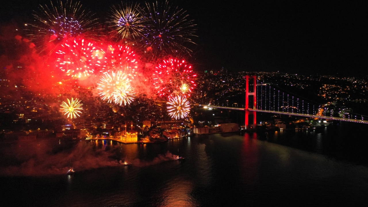 Son Dakika... İstanbul'da havai fişek ve meşale satışı yasaklandı!