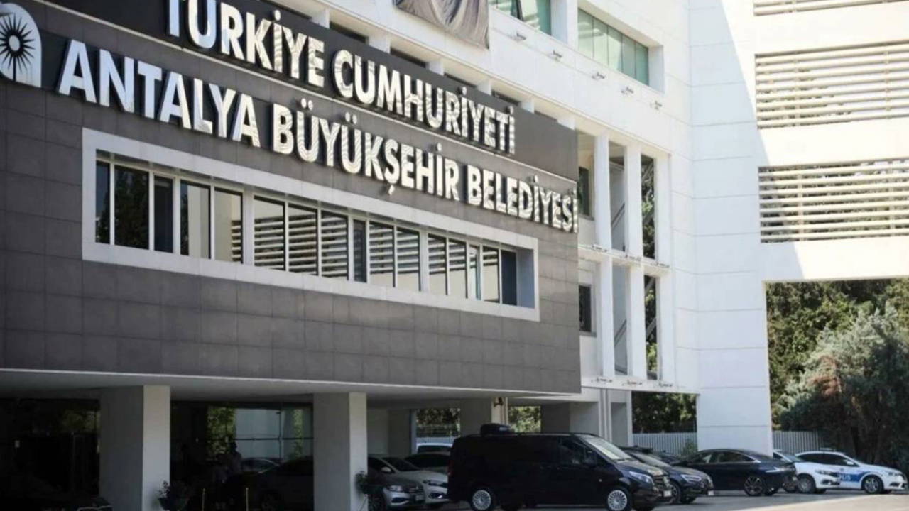Antalya Büyükşehir Belediyesi’ne operasyon: Çok sayıda gözaltı var!