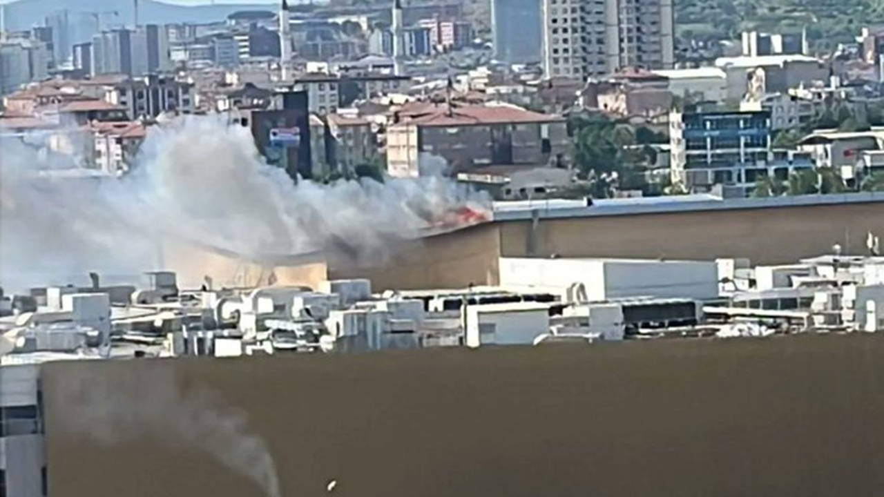 Son dakika... İstanbul'da AVM'de yangın
