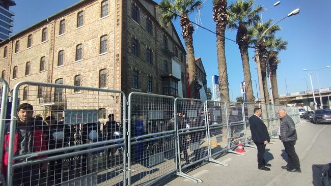 İzmir’de şafak baskını