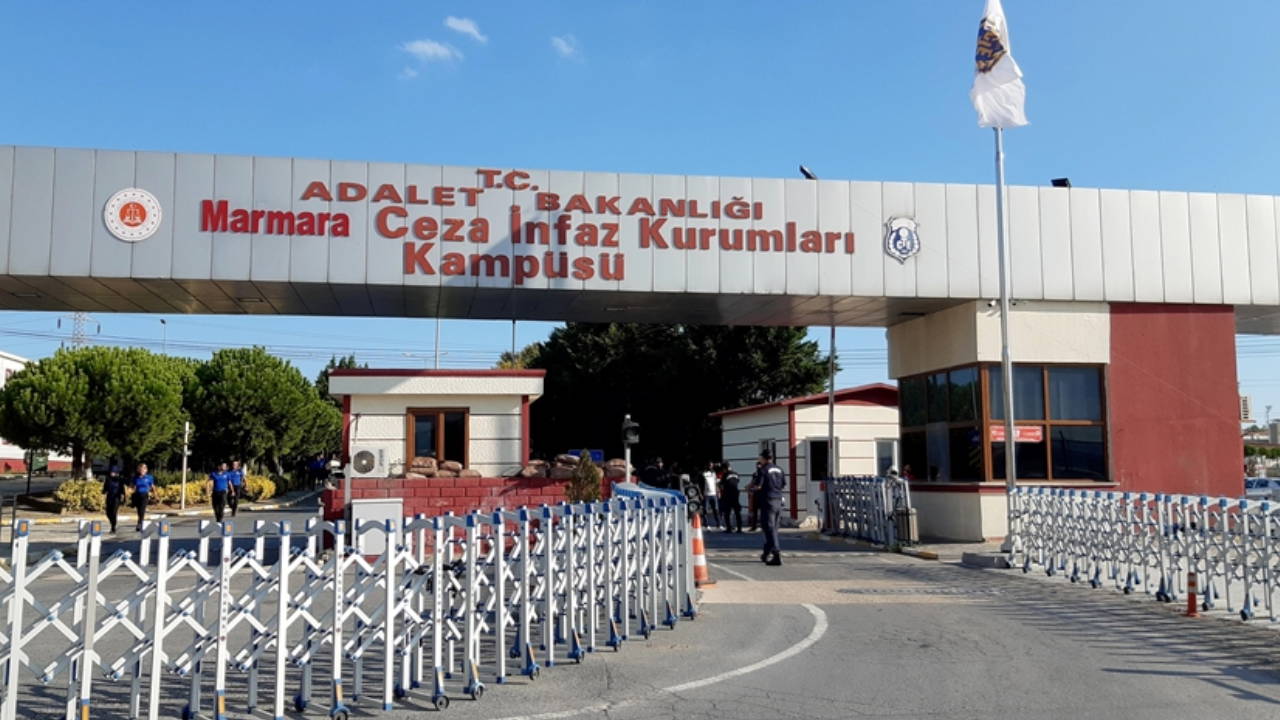 Beylikdüzü Belediye Başkanı da dahil 12 kişi çeşitli illere sevk edildi
