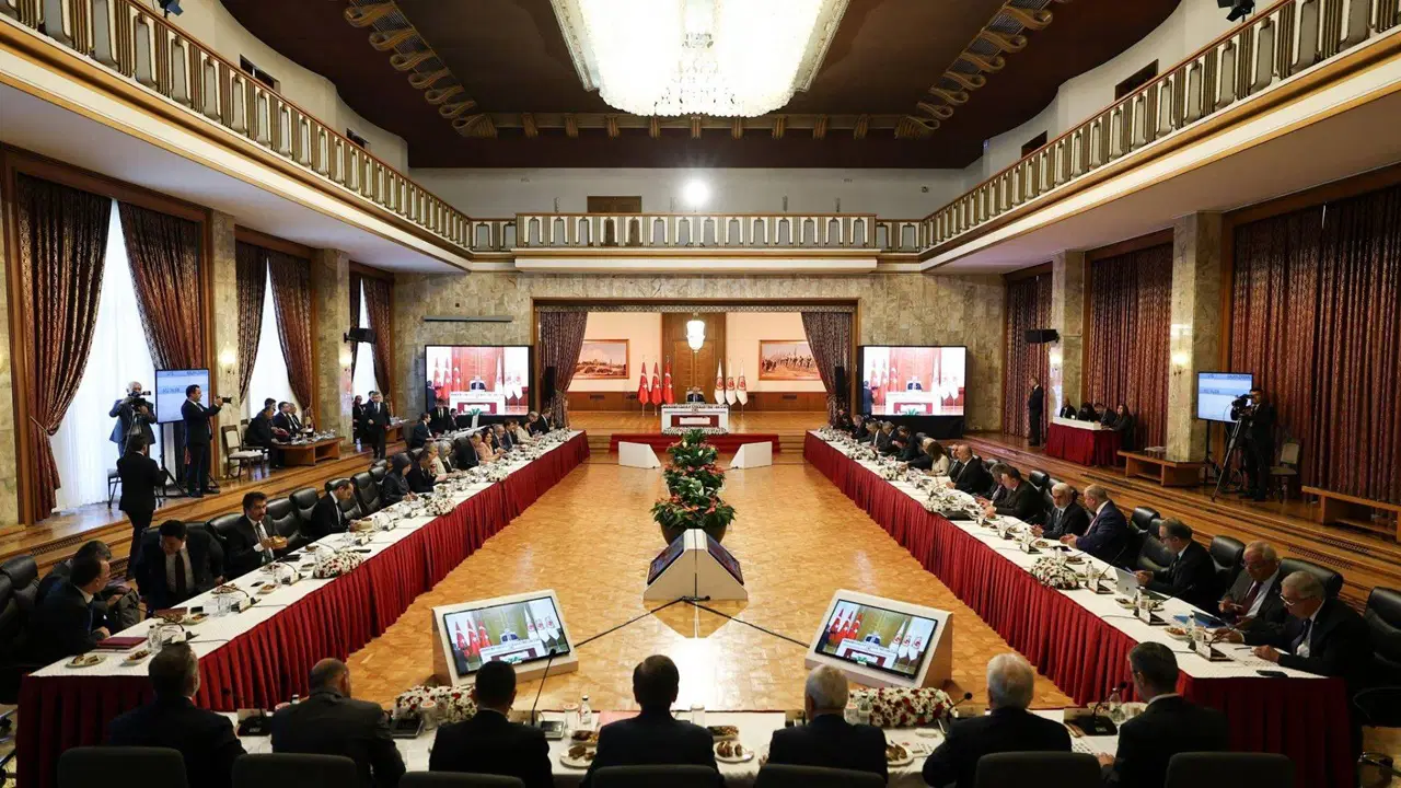 'Süreç' komisyonu toplantısına erteleme!