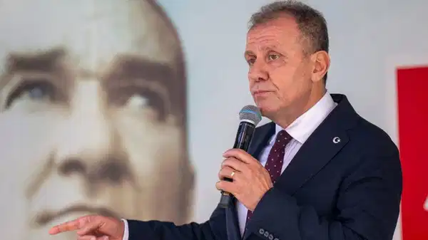 Vahap Seçer: Hükümetin yapamadığını CHP'li belediyeler yapıyor