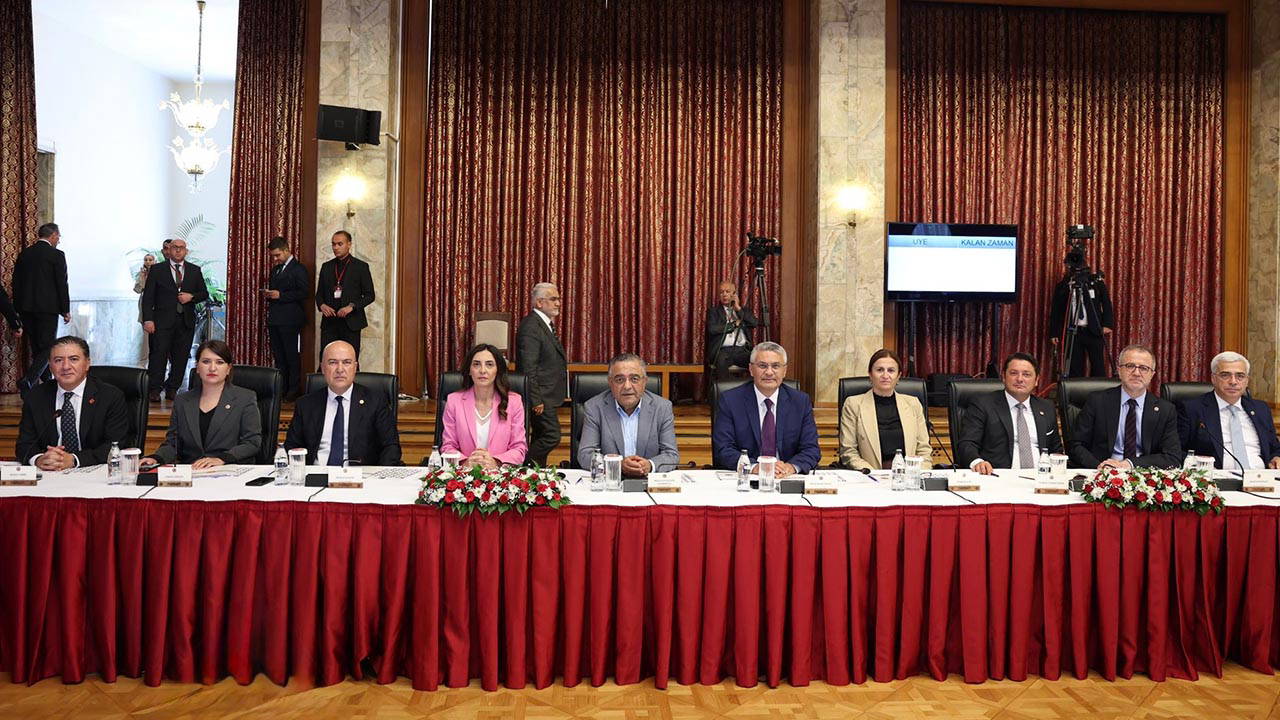 Son dakika... CHP'den komisyona 29 maddelik 'demokratikleşme paketi' önerisi