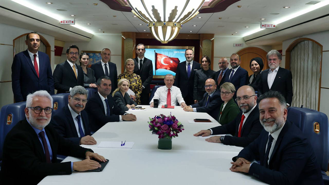 Erdoğan ABD dönüşü uçakta konuştu: 'Atılan çamurlarla kirletilemeyecek kadar güzel...'
