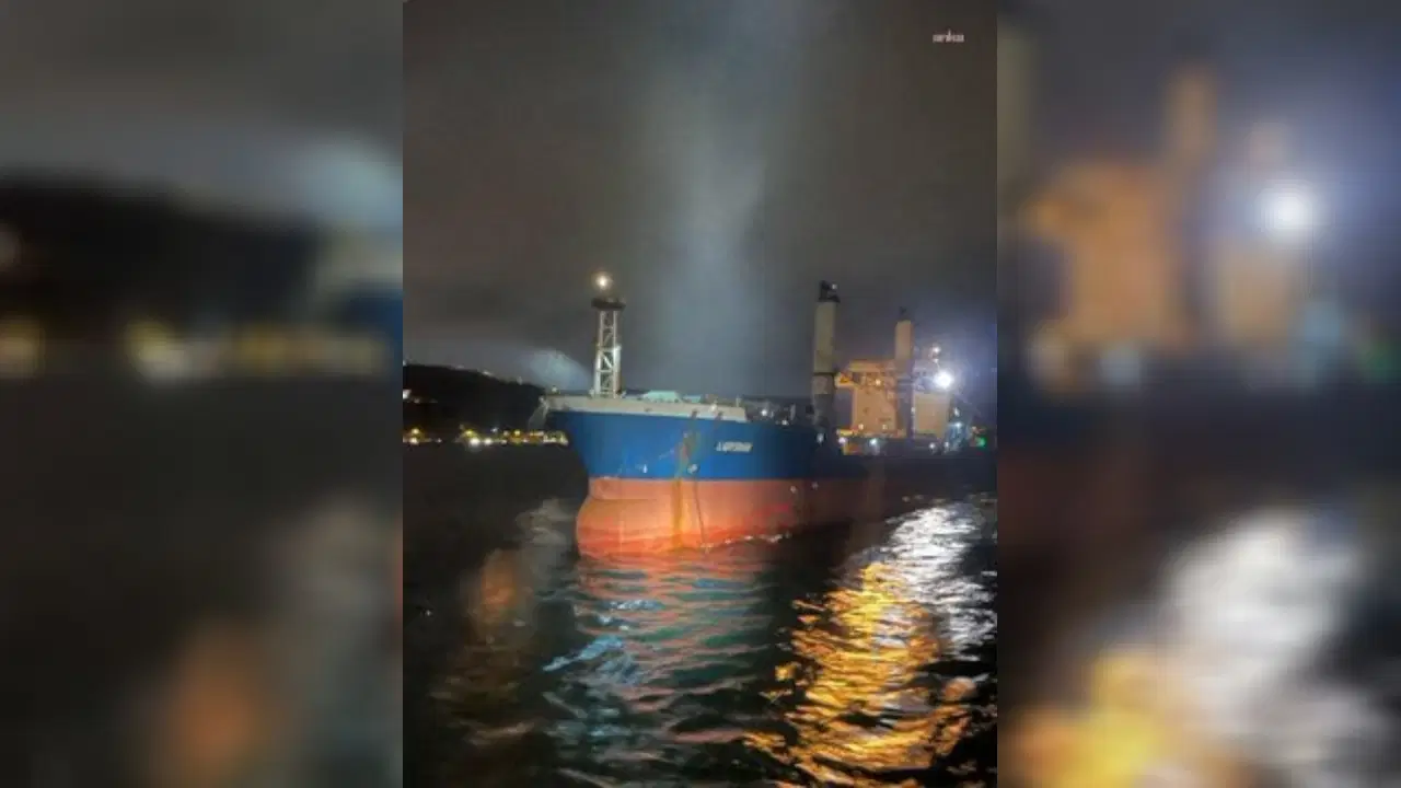 İstanbul'da sürüklenen kuru yük gemisi, Büyükdere Demir Sahası’na demirletildi