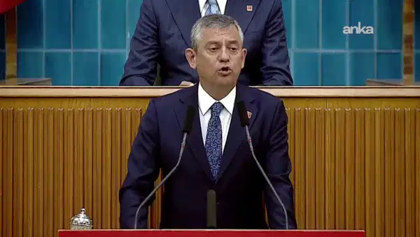 TBMM'de tarihi grup toplantısı: Kürsüye Özgür Özel çıktı, kurultay tarihi verdi