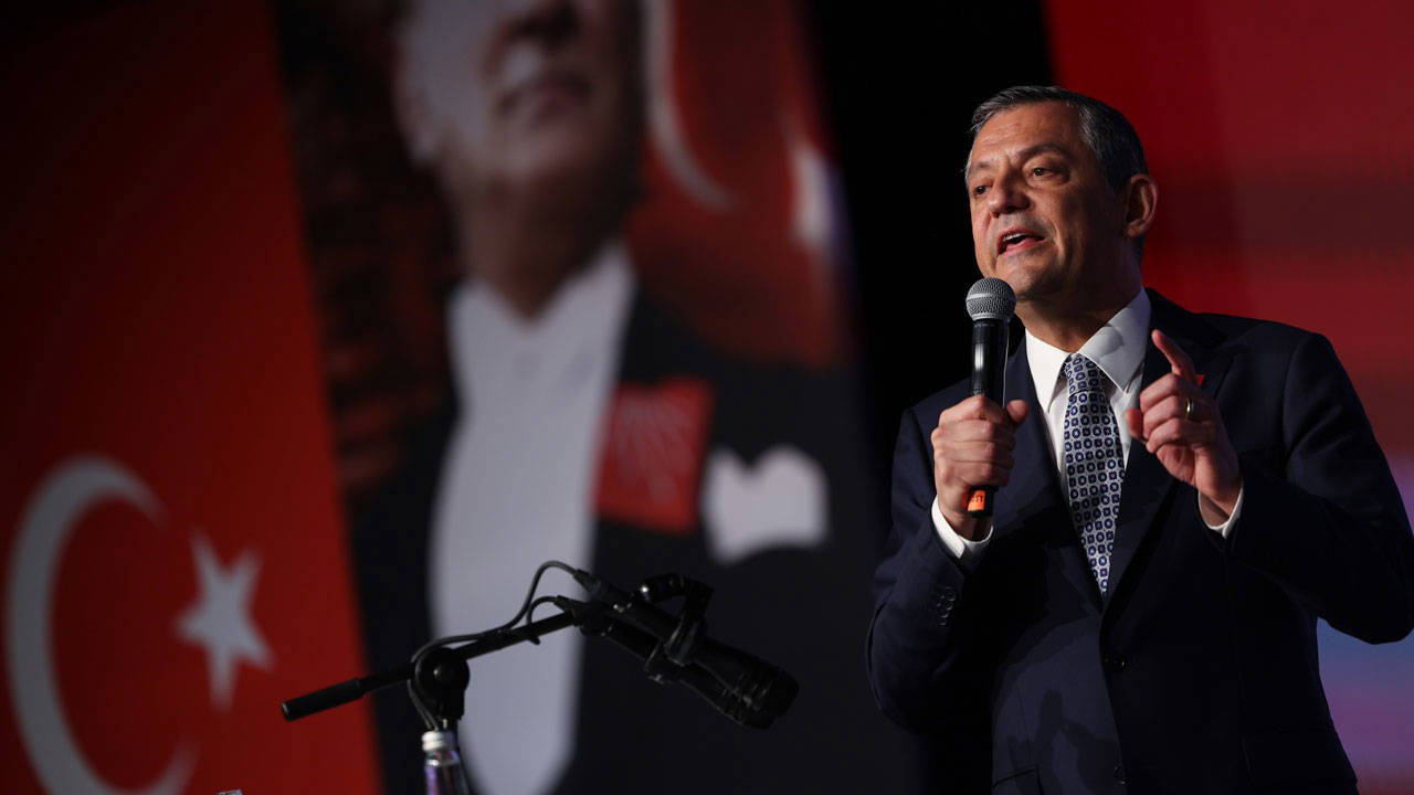 Cumhuriyetin temeli o kadar güçlü ki hiçbir baskı sarsamaz! 