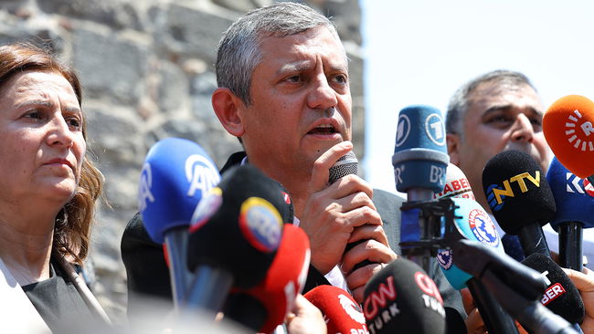 Özel'den Diyarbakır'da ilk mesajlar