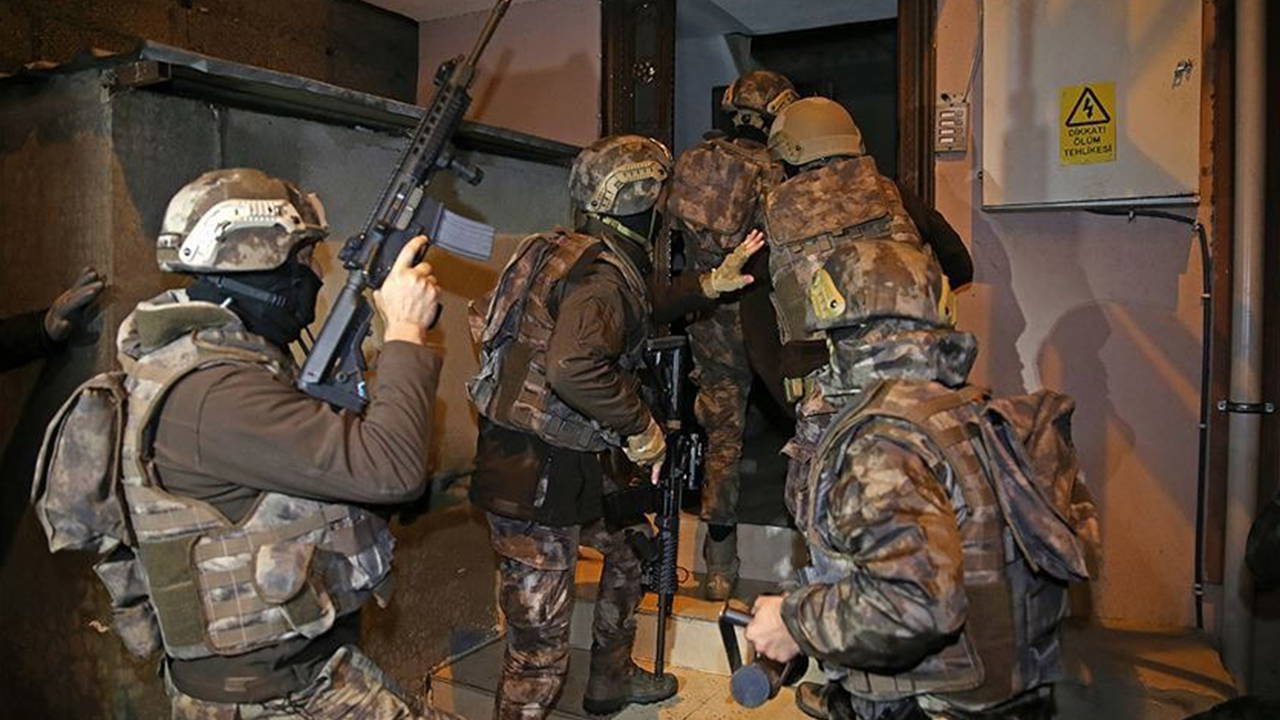 Aralarında asker ve kamu görevlileri de var: 22 gözaltı!