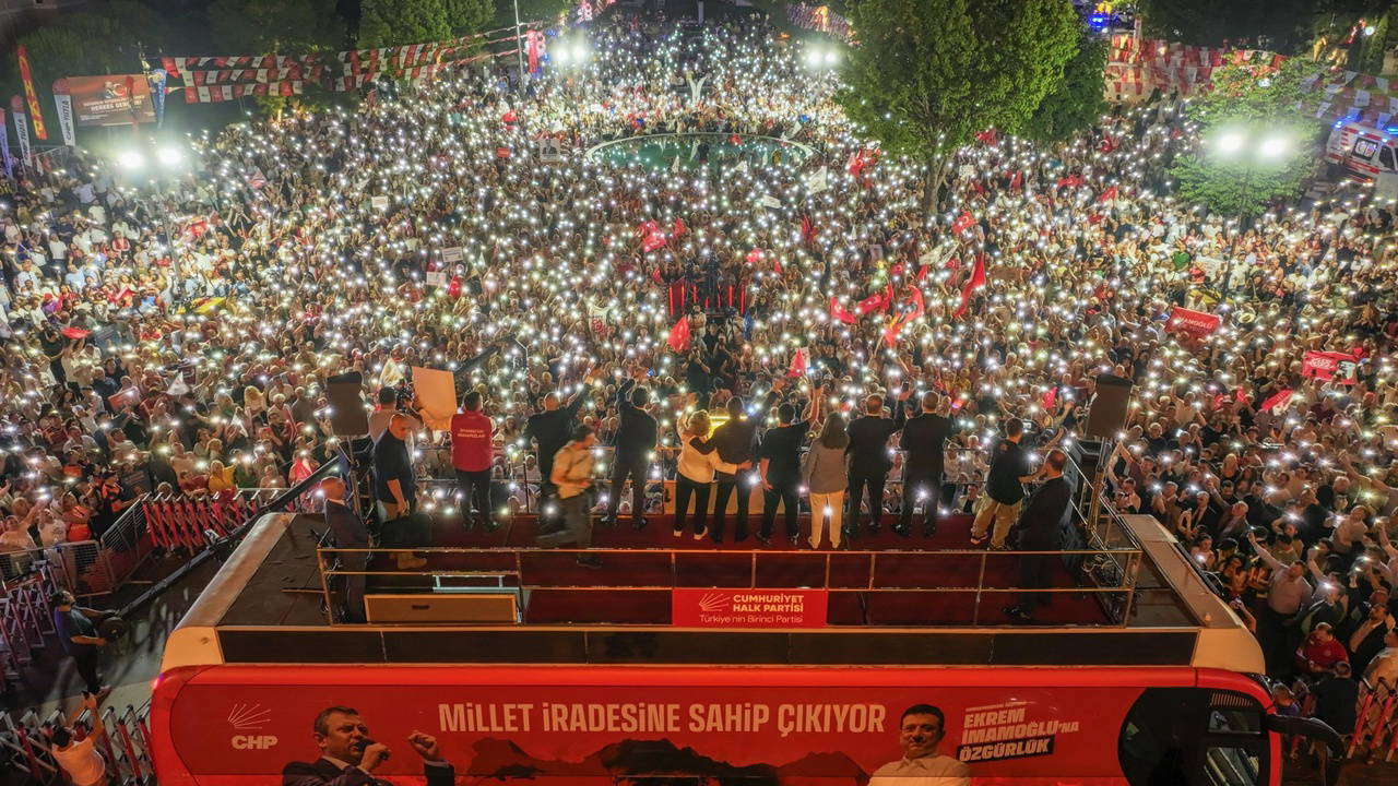 CHP'nin bu haftaki adresi Büyükçekmece! Özgür Özel, erken seçim için ilk kez tarih verdi: 'Cesaretin varsa getir sandığı!'