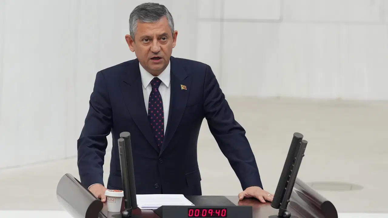 Özgür Özel'den 23 Nisan oturumunda çarpıcı konuşma