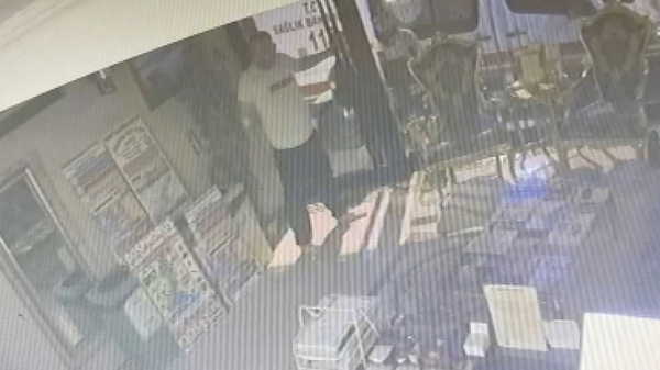 Böcek ailesinin otelde kilitli kaldığı anlar ortaya çıktı