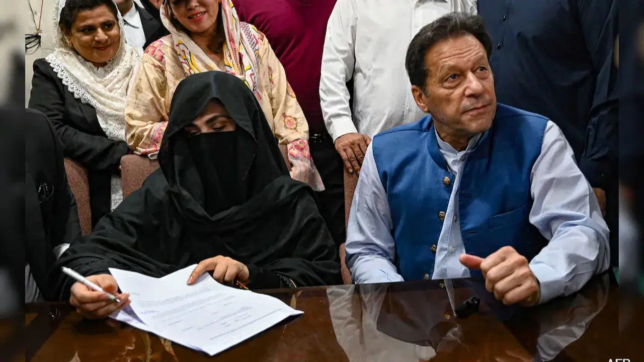 Pakistan’da İmran Han ve eşine 17’şer yıl hapis cezası