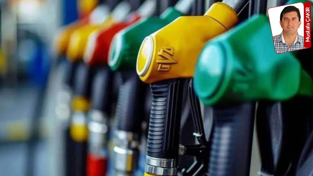Zaman zaman dünyada petrol fiyatları düşerken, Türkiye’de akaryakıt fiyatlarının neden arttığına iktidardan yanıt geldi: ‘Etken çok’ savunması!