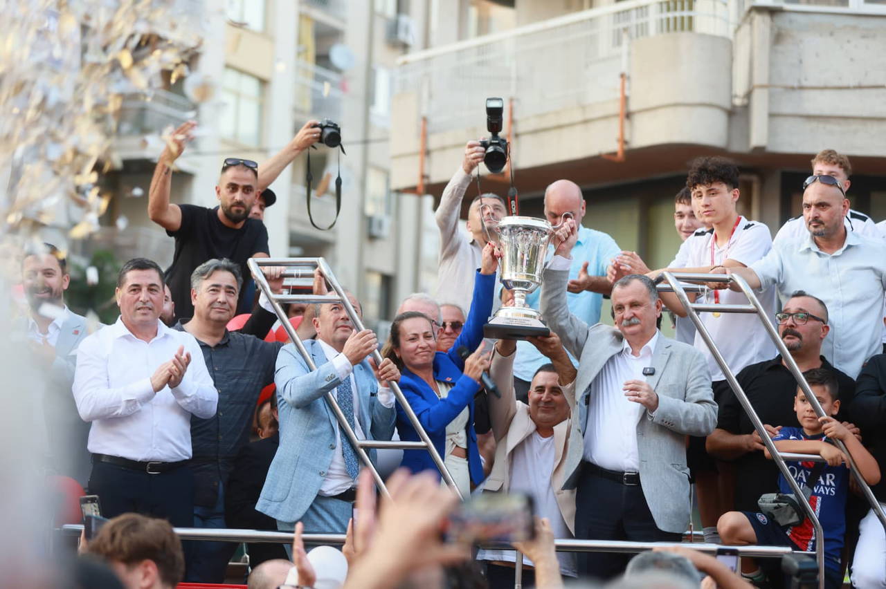Yunusemre'de coşkulu kutlama