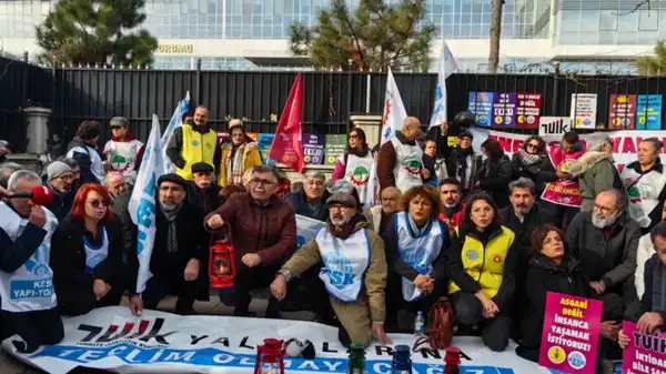 Memurdan enflasyon ve maaş artışına protesto: ‘Emekçiye karanlık yarattınız’