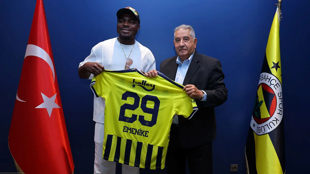 Emmanuel Emenike'den Fenerbahçe'ye ziyaret: 'Burada olmak çok büyük bir mutluluk'