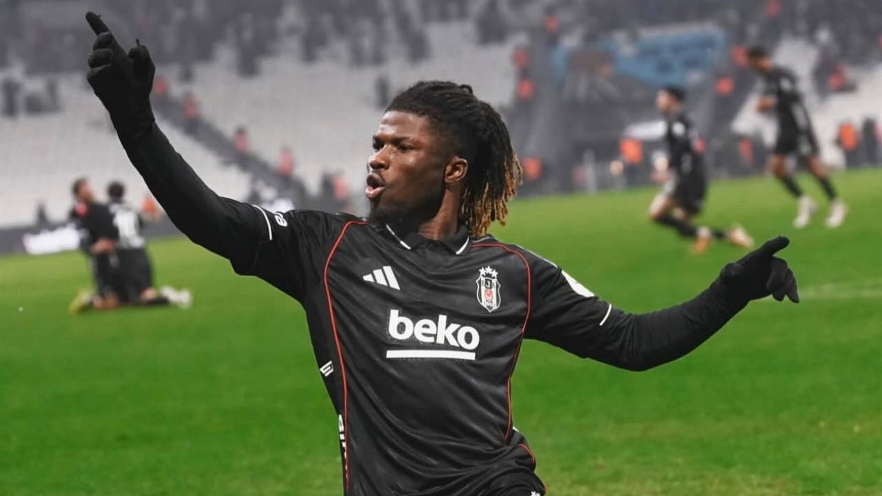 Beşiktaşlı El Bilal Toure'den tepki: 'O aptallar gibi olmayın'