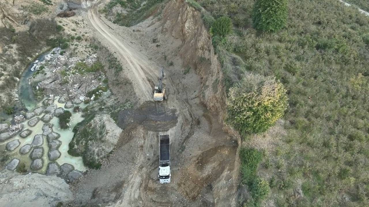 Düzce’de sanayi atıklarını araziye döken 8 şüpheli suçüstü yakalandı